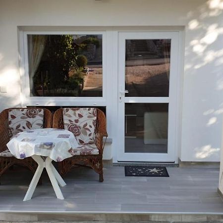 קרק Apartments And Rooms Ivana מראה חיצוני תמונה