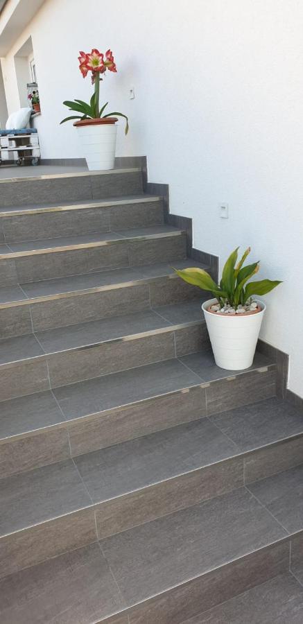 קרק Apartments And Rooms Ivana מראה חיצוני תמונה