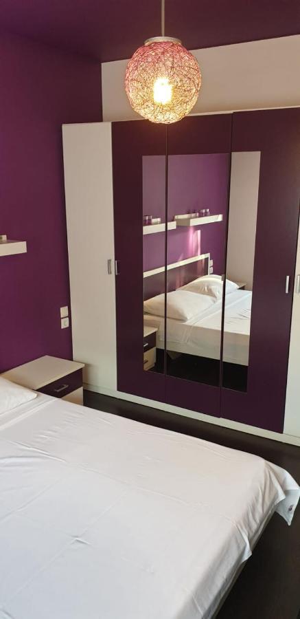 קרק Apartments And Rooms Ivana מראה חיצוני תמונה