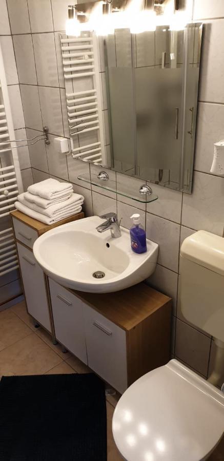 קרק Apartments And Rooms Ivana מראה חיצוני תמונה