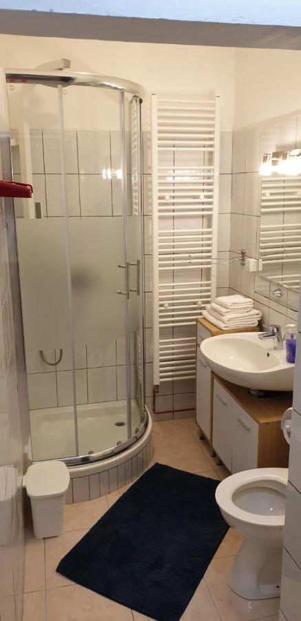 קרק Apartments And Rooms Ivana מראה חיצוני תמונה