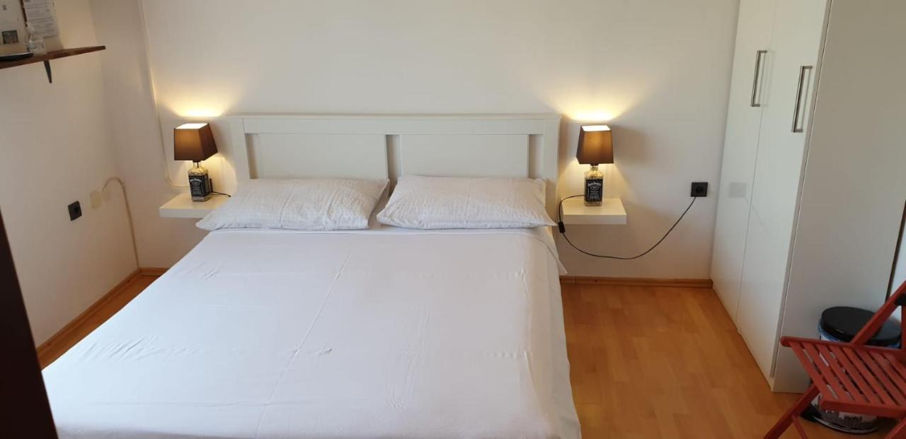 קרק Apartments And Rooms Ivana מראה חיצוני תמונה