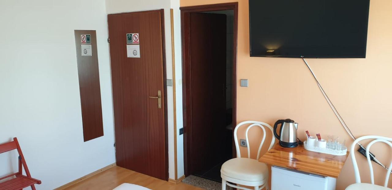 קרק Apartments And Rooms Ivana מראה חיצוני תמונה