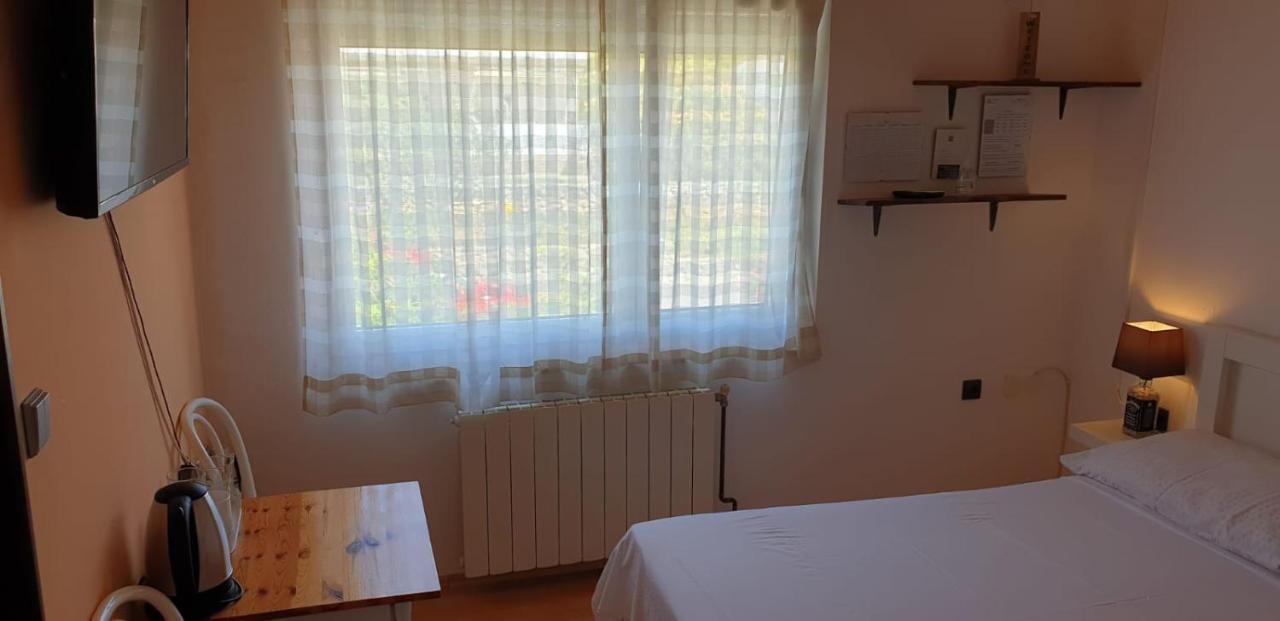 קרק Apartments And Rooms Ivana מראה חיצוני תמונה