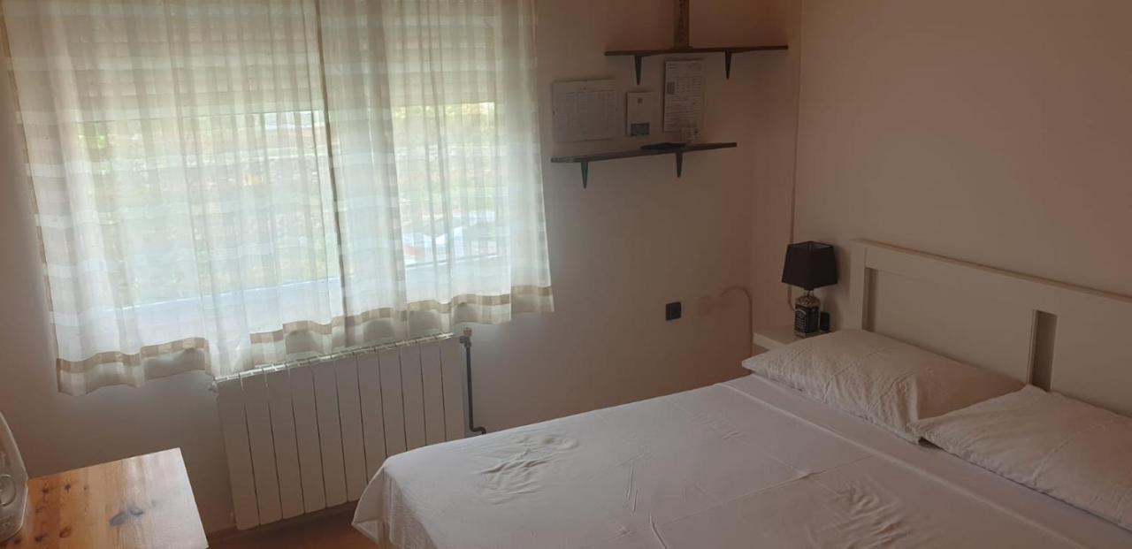 קרק Apartments And Rooms Ivana מראה חיצוני תמונה