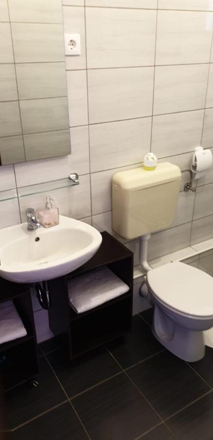 קרק Apartments And Rooms Ivana מראה חיצוני תמונה