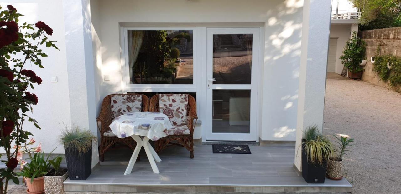 קרק Apartments And Rooms Ivana מראה חיצוני תמונה