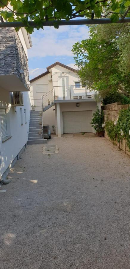 קרק Apartments And Rooms Ivana מראה חיצוני תמונה
