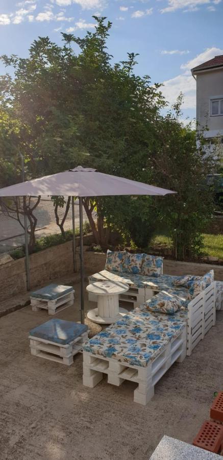 קרק Apartments And Rooms Ivana מראה חיצוני תמונה