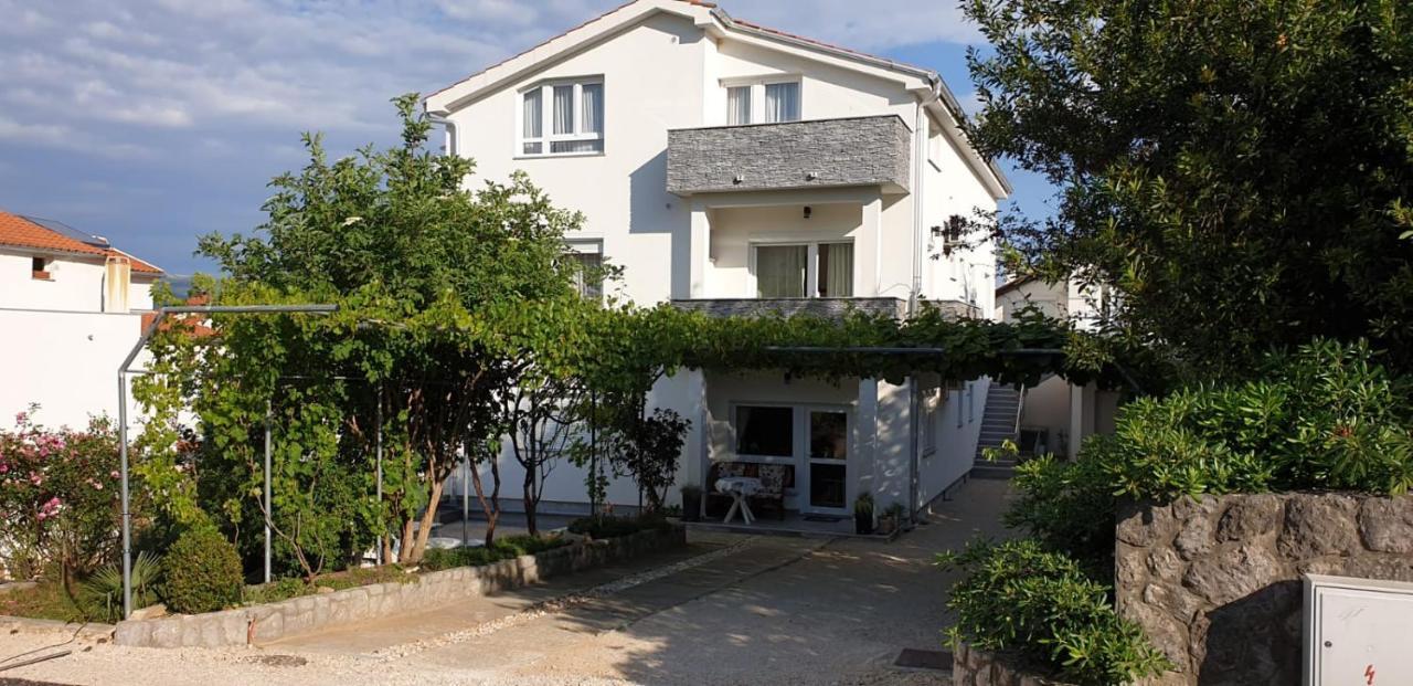 קרק Apartments And Rooms Ivana מראה חיצוני תמונה