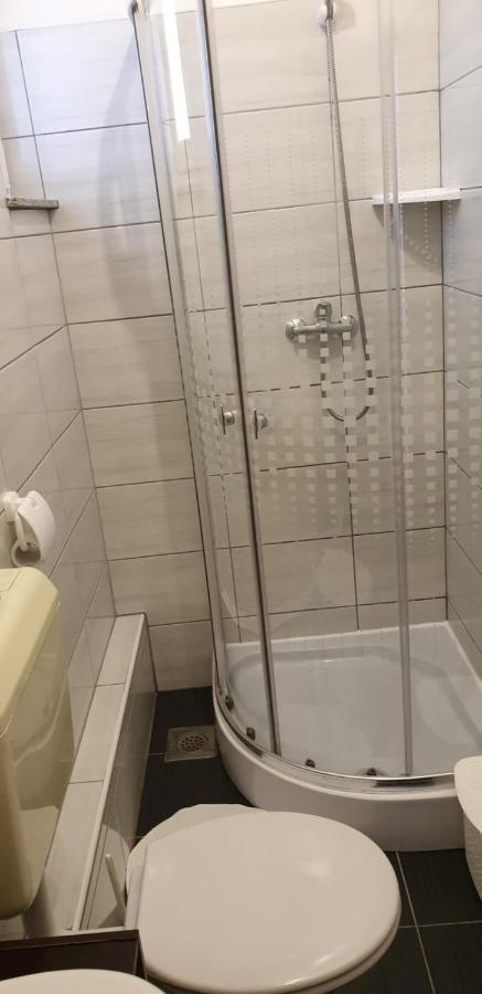 קרק Apartments And Rooms Ivana מראה חיצוני תמונה