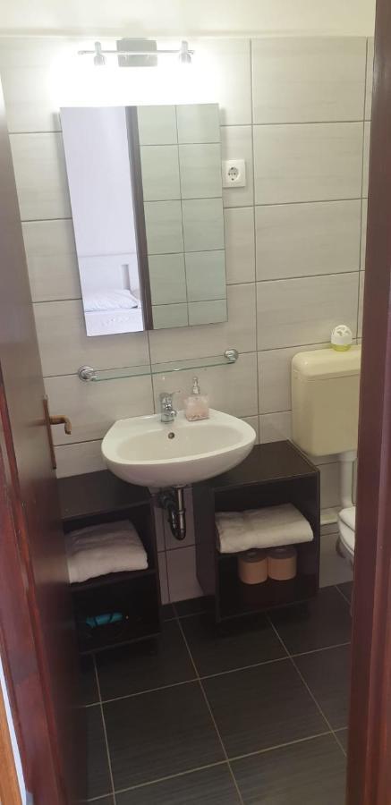 קרק Apartments And Rooms Ivana מראה חיצוני תמונה