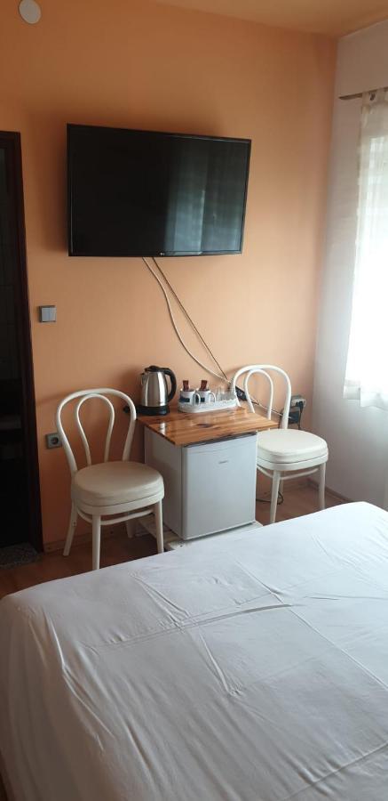 קרק Apartments And Rooms Ivana מראה חיצוני תמונה