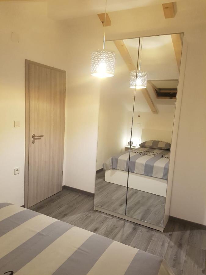 קרק Apartments And Rooms Ivana מראה חיצוני תמונה