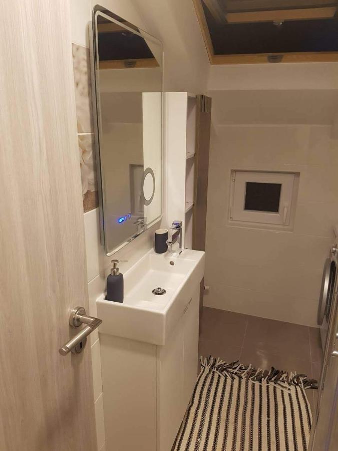 קרק Apartments And Rooms Ivana מראה חיצוני תמונה