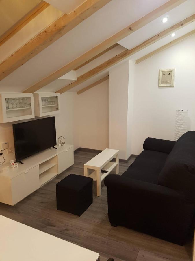 קרק Apartments And Rooms Ivana מראה חיצוני תמונה