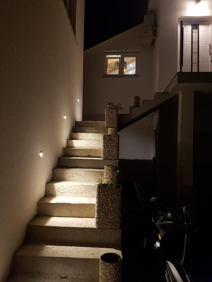 קרק Apartments And Rooms Ivana מראה חיצוני תמונה