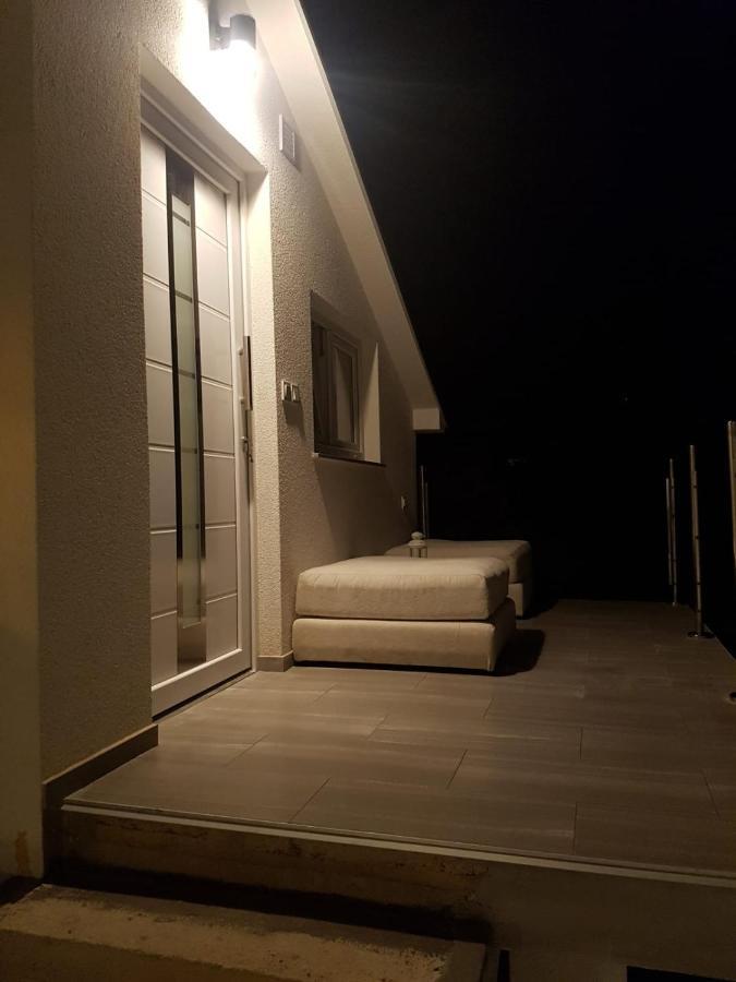 קרק Apartments And Rooms Ivana מראה חיצוני תמונה